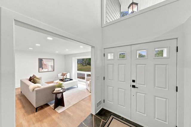 16724 Blenheim Way, Minnetonka, MN 55345