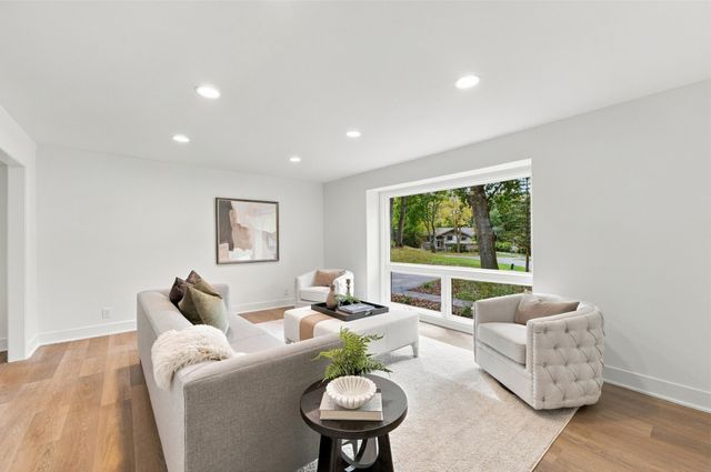 16724 Blenheim Way, Minnetonka, MN 55345