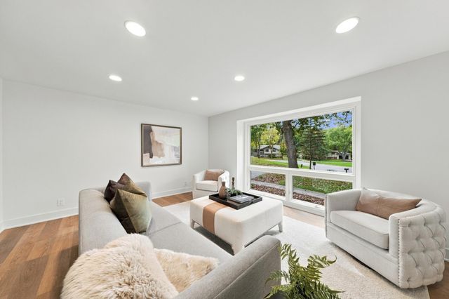 16724 Blenheim Way, Minnetonka, MN 55345