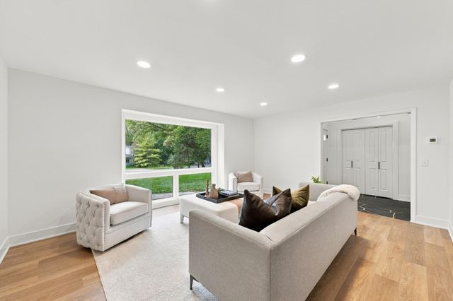 16724 Blenheim Way, Minnetonka, MN 55345