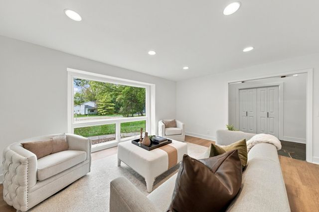 16724 Blenheim Way, Minnetonka, MN 55345