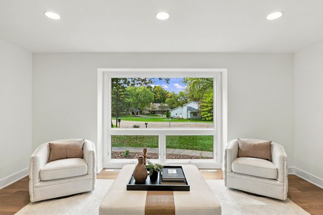16724 Blenheim Way, Minnetonka, MN 55345