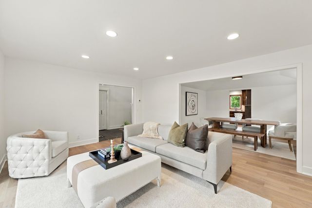 16724 Blenheim Way, Minnetonka, MN 55345