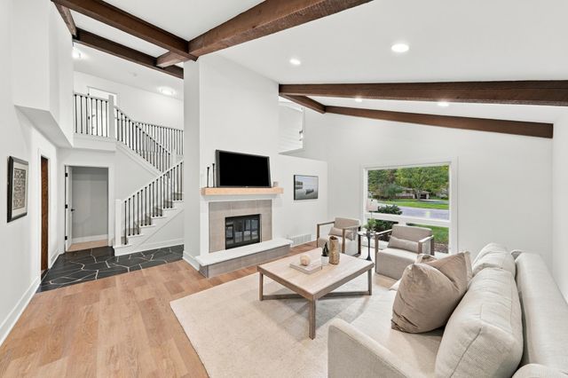 16724 Blenheim Way, Minnetonka, MN 55345