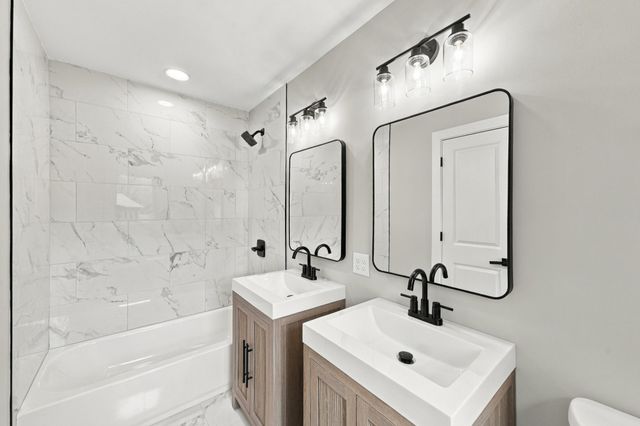 16724 Blenheim Way, Minnetonka, MN 55345