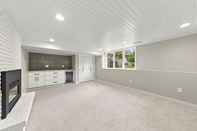 16724 Blenheim Way, Minnetonka, MN 55345