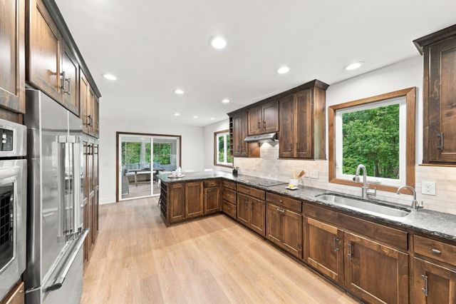 16724 Blenheim Way, Minnetonka, MN 55345