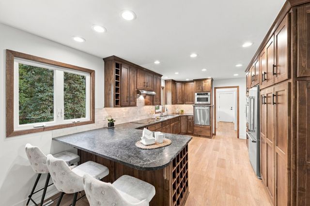16724 Blenheim Way, Minnetonka, MN 55345
