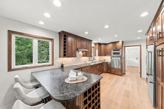 16724 Blenheim Way, Minnetonka, MN 55345