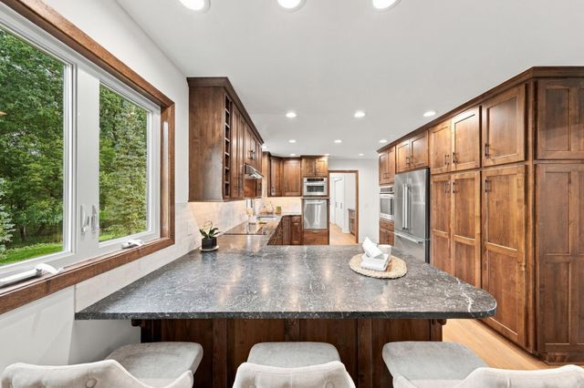 16724 Blenheim Way, Minnetonka, MN 55345