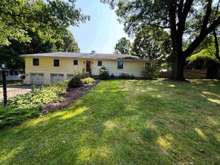 25 Country Club Drive, South Burlington, VT 05403