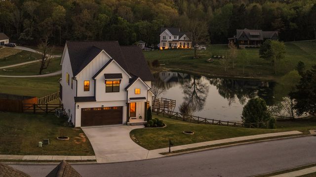 7424 Crowes Nest Drive, Harrison, TN 37341