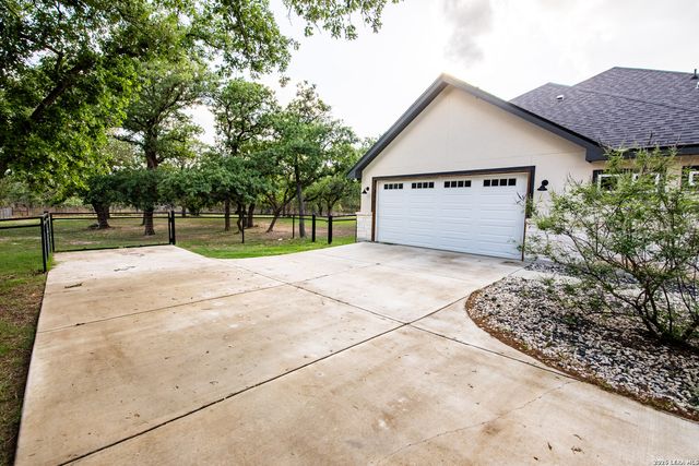61 ACRES Crescent Ridge, Adkins, TX 78101