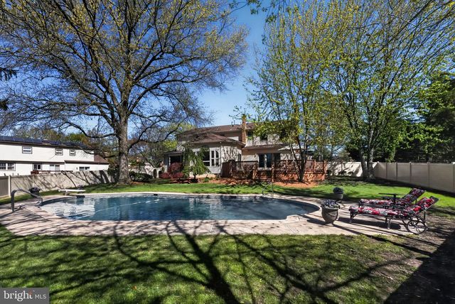 521 KINGS DR, Cherry Hill, NJ 08003