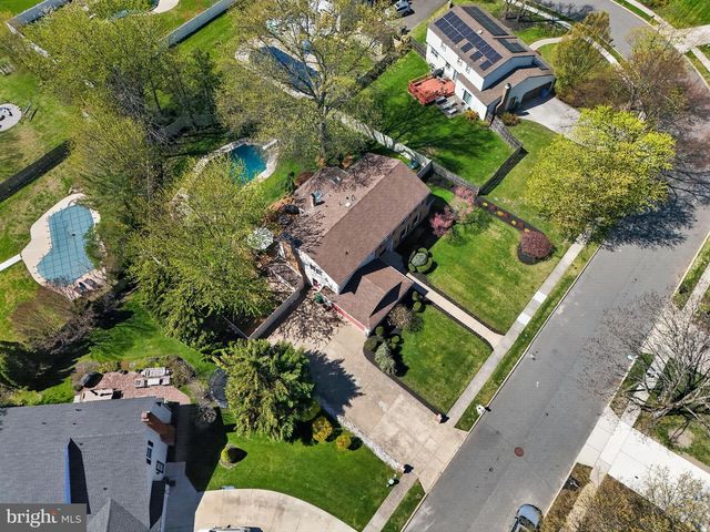 521 KINGS DR, Cherry Hill, NJ 08003