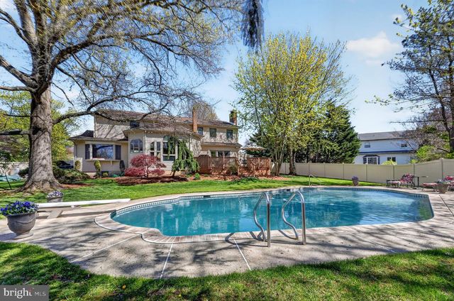 521 KINGS DR, Cherry Hill, NJ 08003