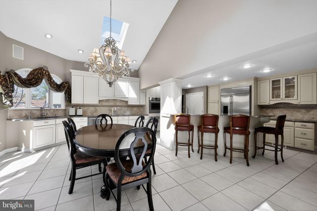 521 KINGS DR, Cherry Hill, NJ 08003