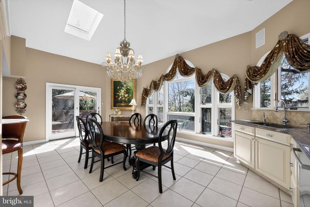 521 KINGS DR, Cherry Hill, NJ 08003