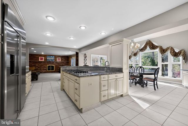 521 KINGS DR, Cherry Hill, NJ 08003