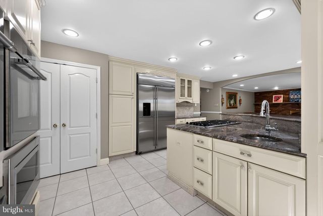 521 KINGS DR, Cherry Hill, NJ 08003