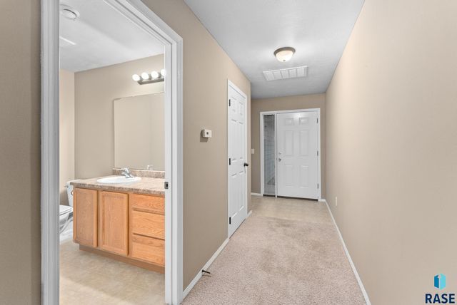 6611 S Santa Rosa Pl Place, Sioux Falls, SD 57108