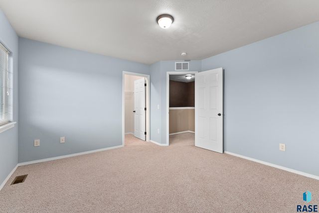 6611 S Santa Rosa Pl Place, Sioux Falls, SD 57108