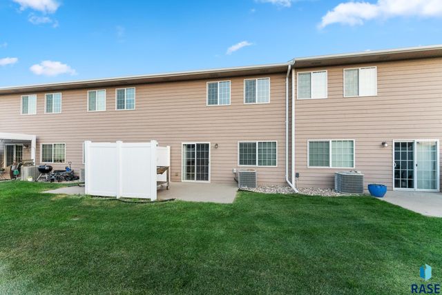 6611 S Santa Rosa Pl Place, Sioux Falls, SD 57108