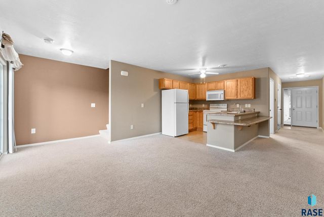 6611 S Santa Rosa Pl Place, Sioux Falls, SD 57108