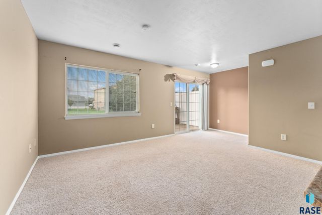 6611 S Santa Rosa Pl Place, Sioux Falls, SD 57108