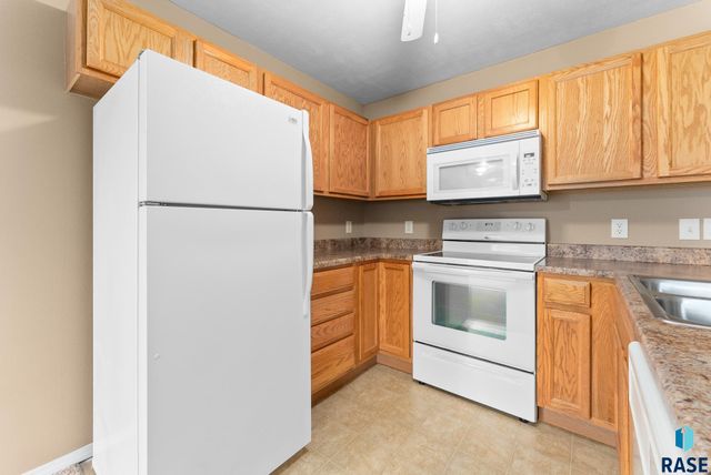 6611 S Santa Rosa Pl Place, Sioux Falls, SD 57108