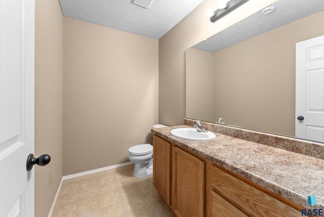 6611 S Santa Rosa Pl Place, Sioux Falls, SD 57108