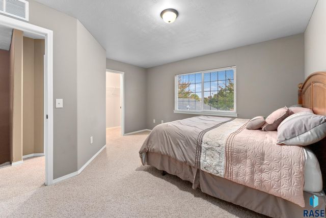 6611 S Santa Rosa Pl Place, Sioux Falls, SD 57108