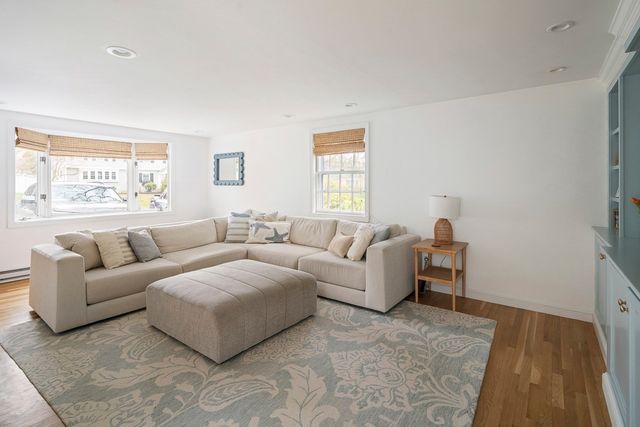39 River Glen Rd, Wellesley, MA 02481