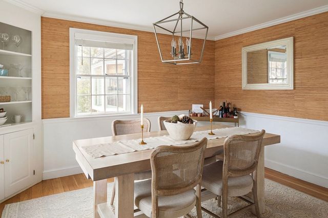 39 River Glen Rd, Wellesley, MA 02481