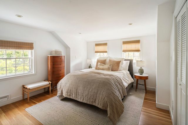 39 River Glen Rd, Wellesley, MA 02481