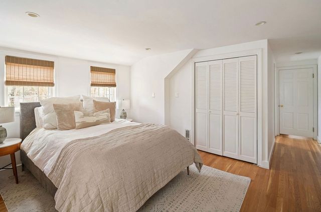 39 River Glen Rd, Wellesley, MA 02481