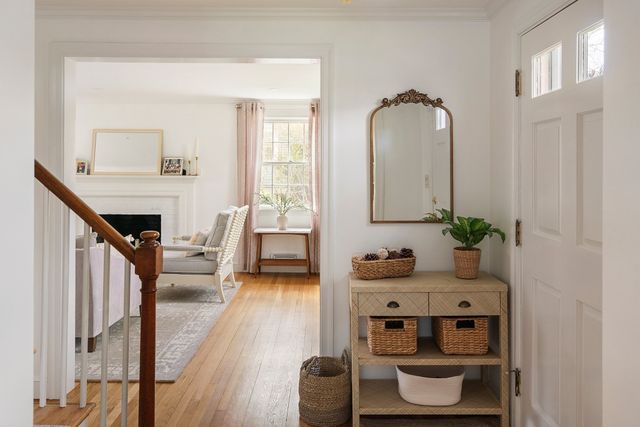 39 River Glen Rd, Wellesley, MA 02481