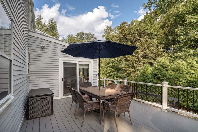 39 River Glen Rd, Wellesley, MA 02481