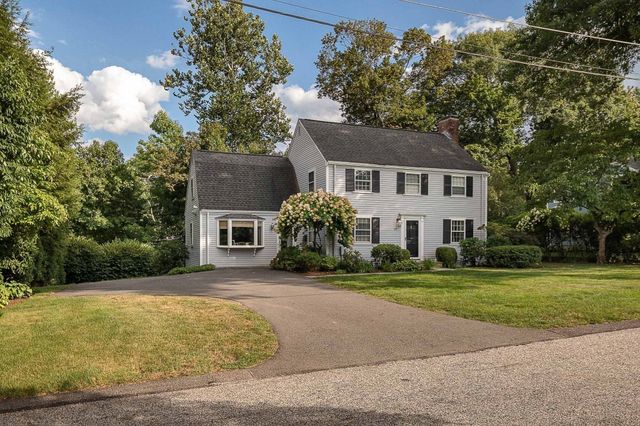 39 River Glen Rd, Wellesley, MA 02481