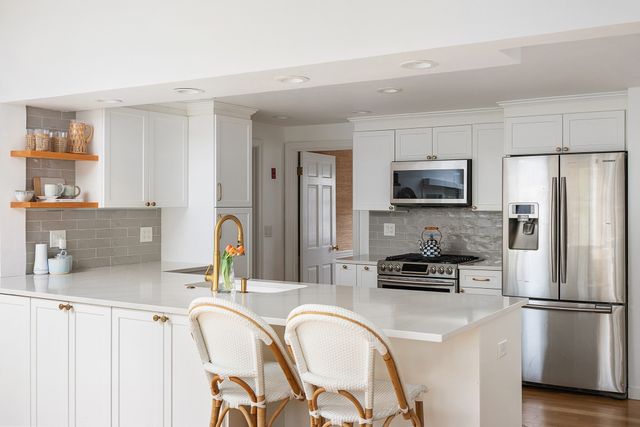 39 River Glen Rd, Wellesley, MA 02481