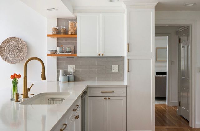 39 River Glen Rd, Wellesley, MA 02481