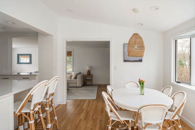 39 River Glen Rd, Wellesley, MA 02481