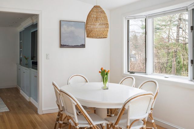 39 River Glen Rd, Wellesley, MA 02481
