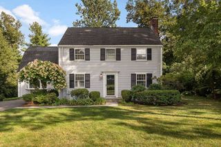 39 River Glen Rd, Wellesley, MA 02481