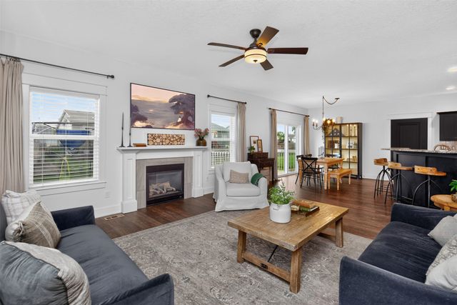 3124 NW Trestle Point Drive, Ankeny, IA 50023