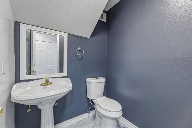 2118 Creekshire Drive, Sugar Land, TX 77478