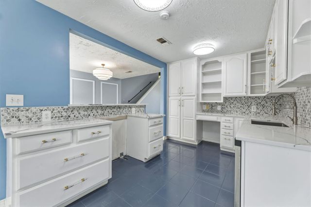 2118 Creekshire Drive, Sugar Land, TX 77478