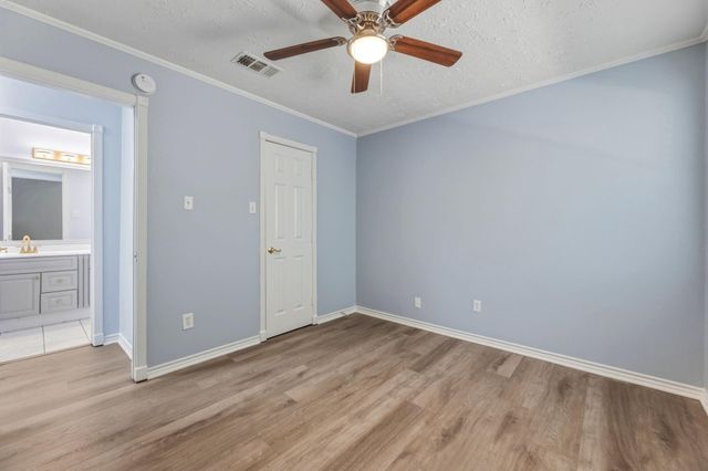 2118 Creekshire Drive, Sugar Land, TX 77478