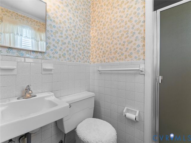 41 Goodward Rd, North Chesterfield, VA 23236