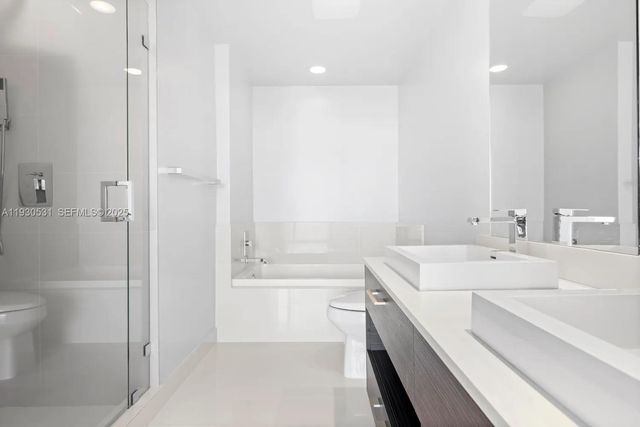 55 SW 9th St 3806, Miami, FL 33130